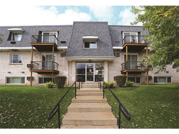 Renovated Apartment Homes Available at Orion ParkView, Mount Prospect, 60056