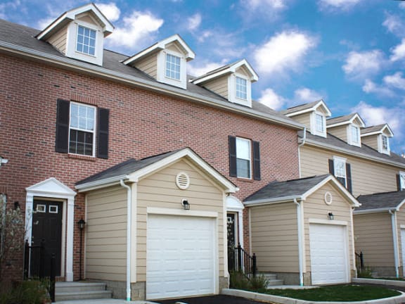 Attached garages and detached garages, Liberty Crossing, Ohio, 43235