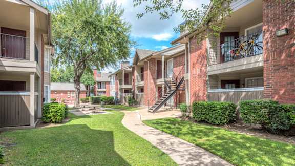 Parque at Bellaire Apartments