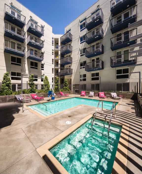 Pool at Topaz Apartments, Los Angeles, California