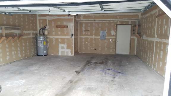 Garage in Willow unit