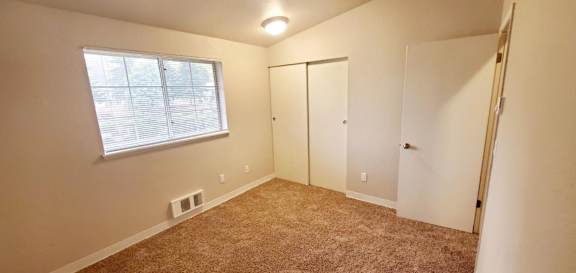 Alternate view of Secondary Bedroom in Alder unit