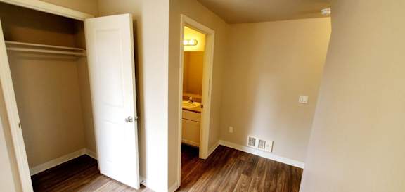 1/2 bath entry near living spaces in Fountainside unit
