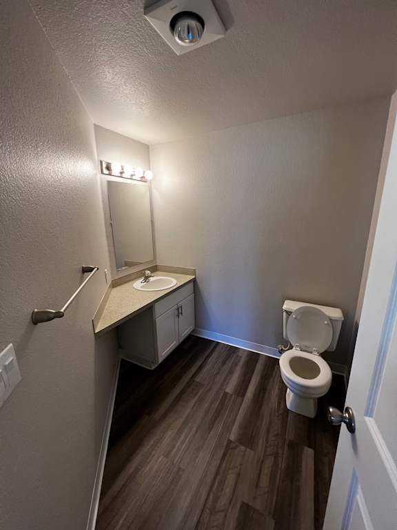 1/2 bath in Lakeview unit