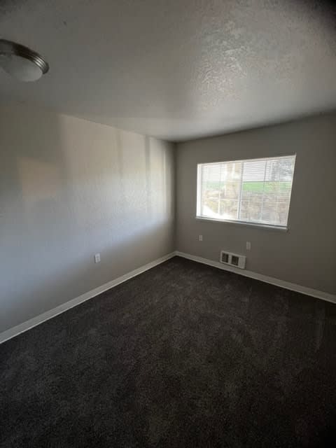 Alternate view of Secondary bedroom in Pine unit