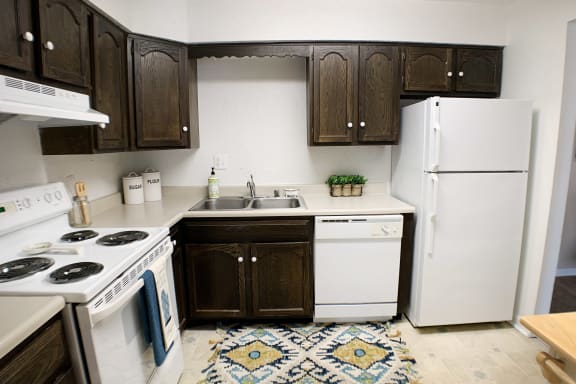 White Appliances at Knobs Pointe Apartments, New Albany, IN