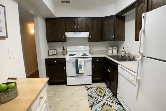 Fully Equipped Kitchen With Ample Storage at Knobs Pointe Apartments, New Albany, 47150