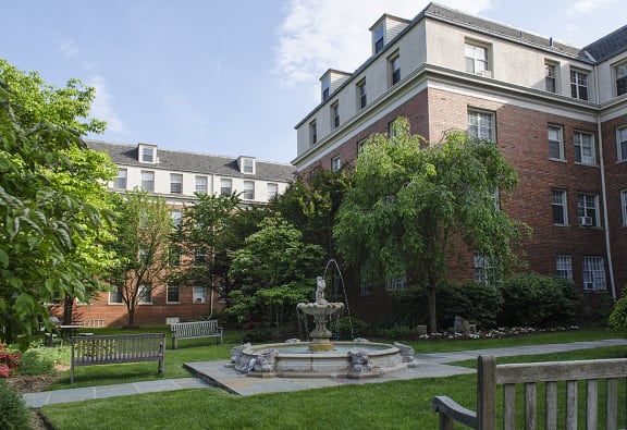 Lush Green Courtyard at Cathedral Mansions, Washington, DC