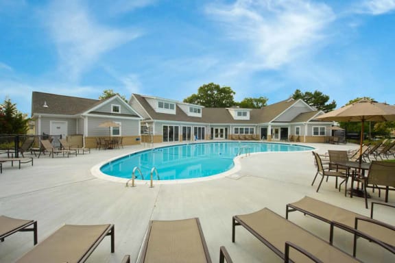 Swimming Pool with Splash Pad at Kenilworth at Perring Park Apartments, Parkville, MD