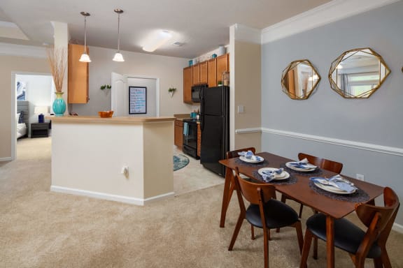 Fully Equipped Kitchens And Dining at Abberly Chase Apartment Homes by HHHunt, Ridgeland