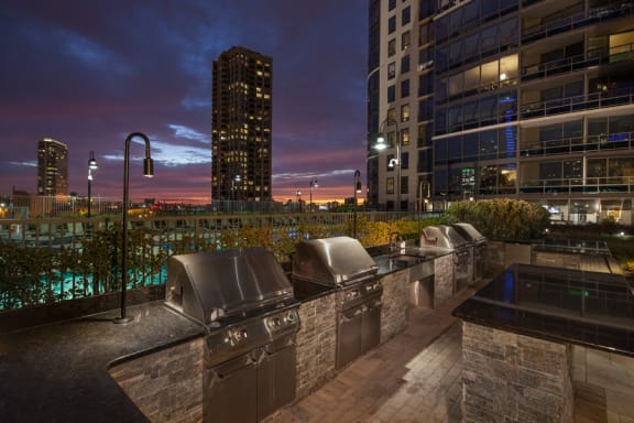 Community Grilling Station at Kingsbury Plaza, Chicago, 60654