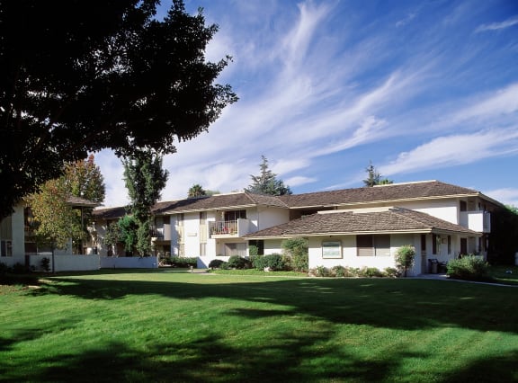 Floor Plan Assistant at Encina Meadows,  ApartmentsGoleta