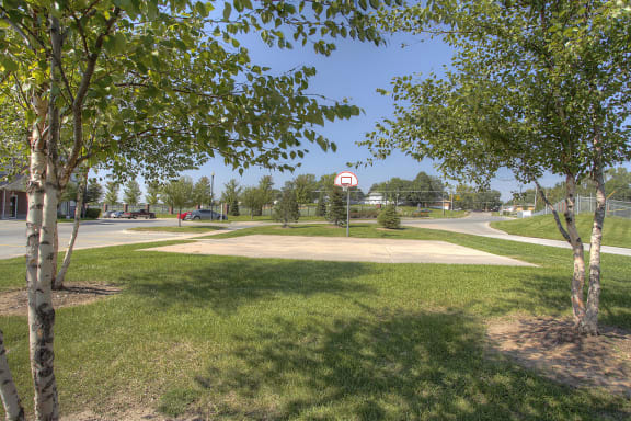 Manicured Park Grounds at The Landings Apartments, Bellevue