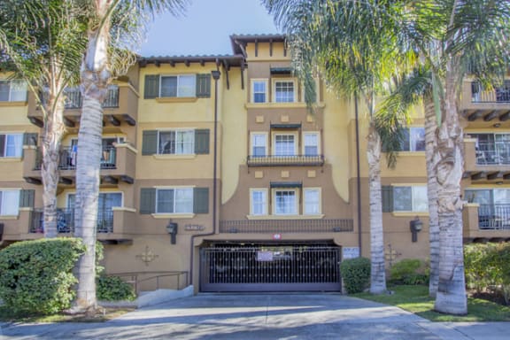 exterior image of an apartment building at Toscana Apartments, California, 91406