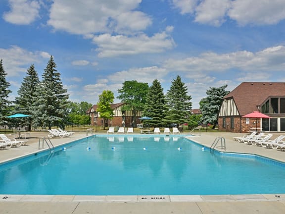 Large outdoor swimming pool and sundeck at Charter Oaks Apartments in Davison, MI