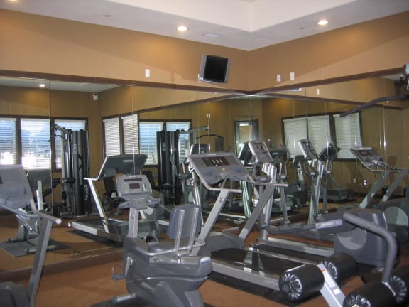 24-Hour Fitness Center With Free Weights at Sonoma at Mapleton, Murrieta, CA