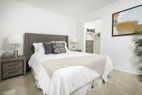 Spacious Bedroom Suites at The Knolls, Thousand Oaks, CA, 91362