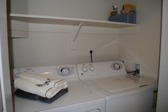 washer dryer room at Commons at Timber Creek Apartments, Oregon
