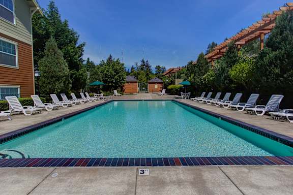 pool at Commons at Sylvan Highlands Apartments, Portland