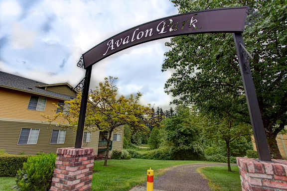 Bring your guests and small dogs down to our private park for some entertainment! at Commons at Avalon Park Apartments, Tigard, OR