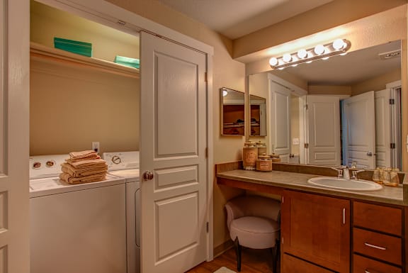 Bathroom With Vanity Lights at Commons at Avalon Park Apartments, Tigard, OR, 97224