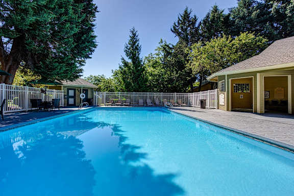 Season Pool at Commons at Avalon Park Apartments, Oregon, 97224