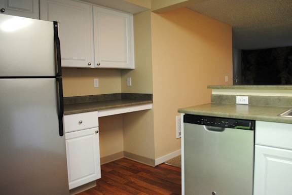 Kitchen appliances at Commons at Hawthorn Village Apartments, Hillsboro, OR, 97124