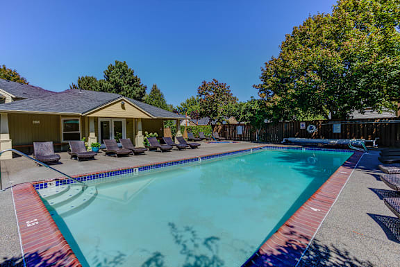 Swimming area at Commons at Hawthorn Village Apartments, Hillsboro