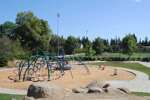 Green surroundings at Commons at Hawthorn Village Apartments, Hillsboro, 97124