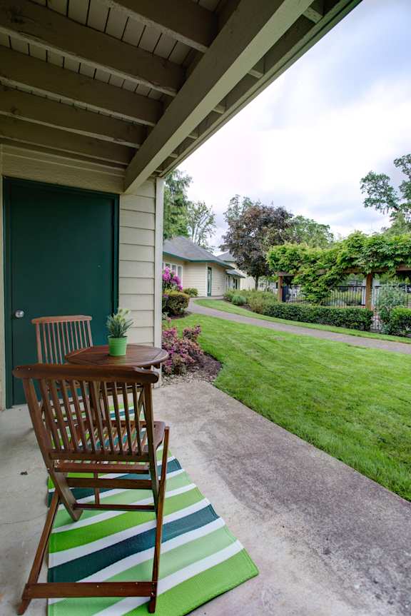 Outdoor Patio at Commons at Dawson Creek Apartments, Hillsboro, OR, 97124