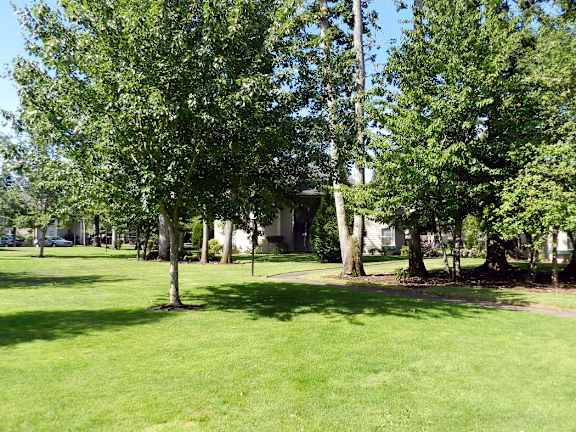 Lush Green Landscape at Commons at Dawson Creek Apartments, Hillsboro