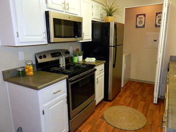 Black Appliances at Commons at Dawson Creek Apartments, Hillsboro, OR