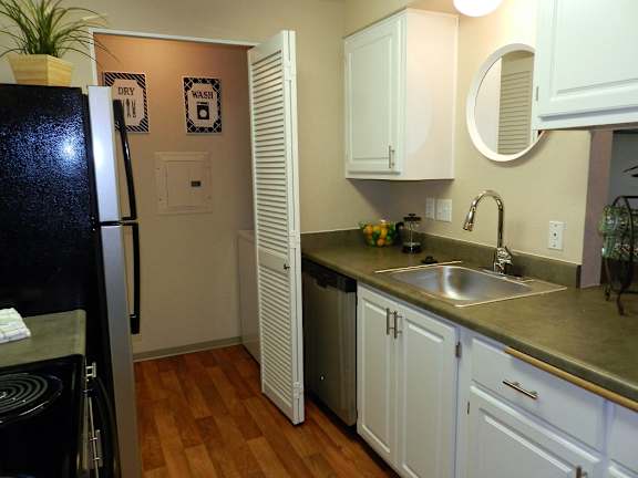 Kitchen at Commons at Dawson Creek Apartments, Oregon