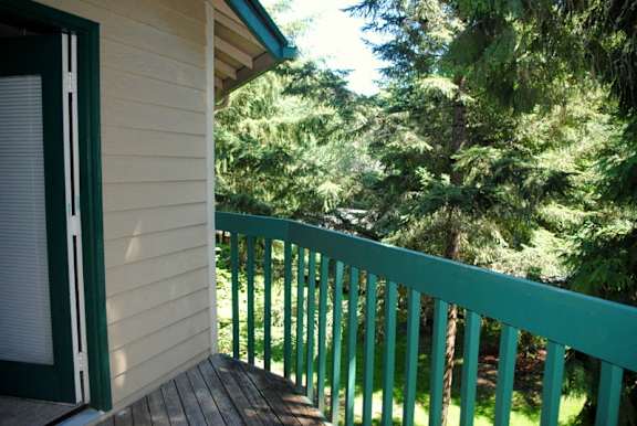 Exterior at Commons at Creekside Apartments, Hillsboro, OR, 97123