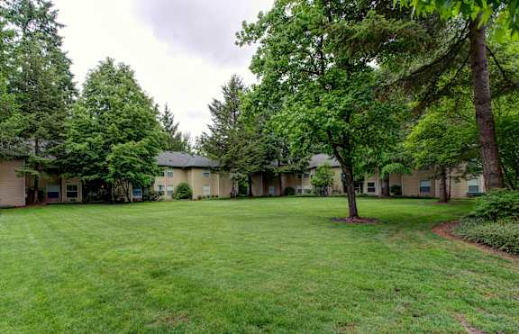 Green surroundings at Commons at Creekside Apartments, Hillsboro, Oregon