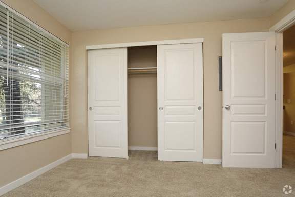 Room area at Commons at Creekside Apartments, Oregon, 97123