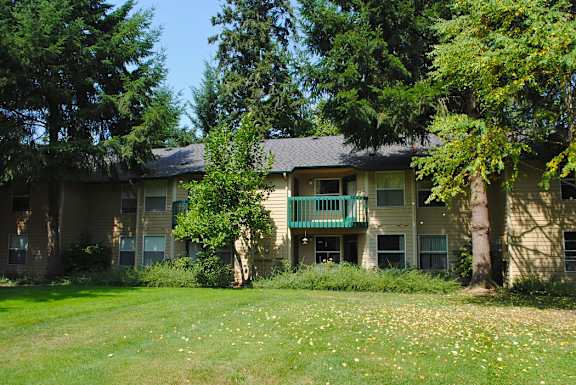 Building exterior view at Commons at Creekside Apartments, Hillsboro, OR, 97123