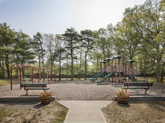Open Play Area at Oakview Apartments, New York, 11727