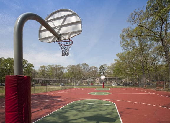 Open Basketball Court at Oakview Apartments, New York