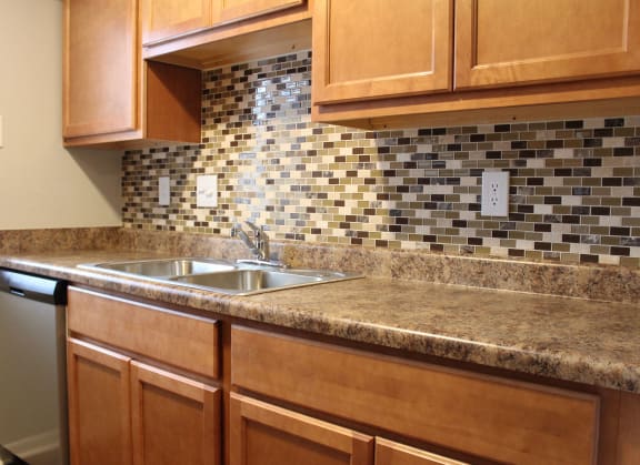Countertop at Hunter's Creek Apartments, Ohio