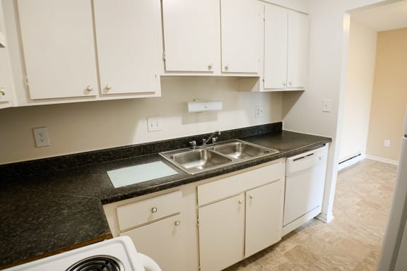 White cabinets at Oakwood Apartments, Florence, 41042