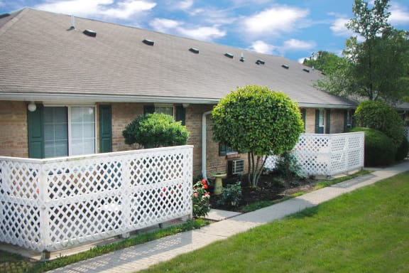 Property Exterior at Wyndemere Apartments, Franklin, OH