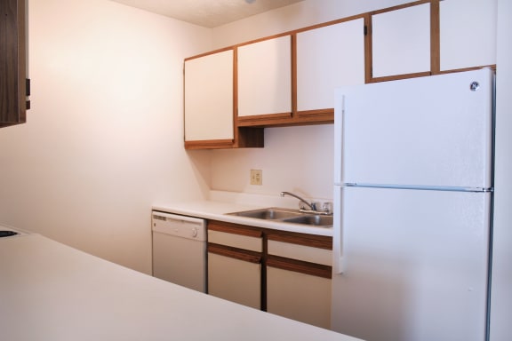 Classic Kitchen at Wyndemere Apartments, Franklin, 45005