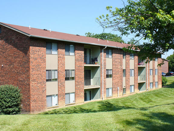 Patios & Balconies at Sharondale Woods Apartments, Cincinnati