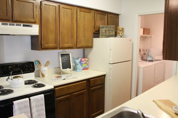 Well Equipped Kitchen at Steeplechase Apartments, Ohio, 45140