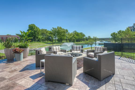 Courtyard Patio at Waterside Residences on Quivira, Lenexa