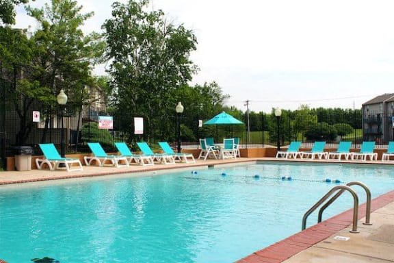 apartment swimming pool in O'Fallon, MO