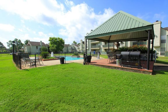 barbeque area at Pecan Grove Apartments