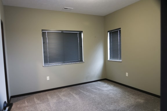 Large bedroom with walk in closet in 3 bedroom apartment for rent at North Pointe Villas best apartments Lincoln NE 68521