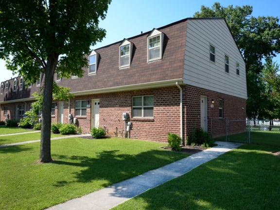 Front and rear yards at Kingston Townhomes